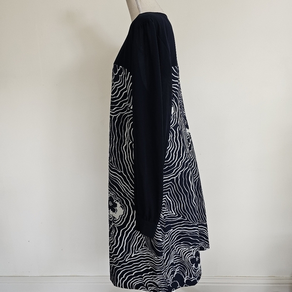 LAST CHANCE - Eloquii Navy Long Sleeved Abstract Floral Dress - Picture 4 of 9